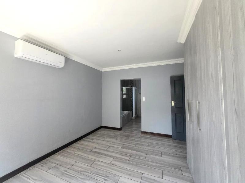 3 Bedroom Property for Sale in Gateway Manor North West